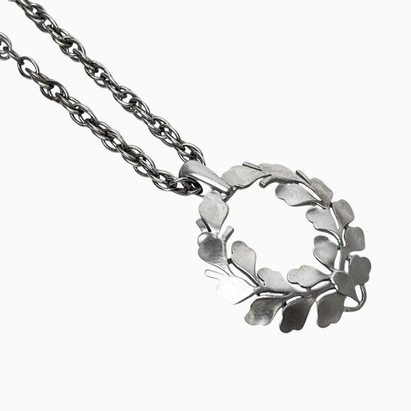 Crown Trifari Pendant Necklace Silver Tone Laurel Wreath 21 Inch Rope Chain Vtg - Picture 4 of 10